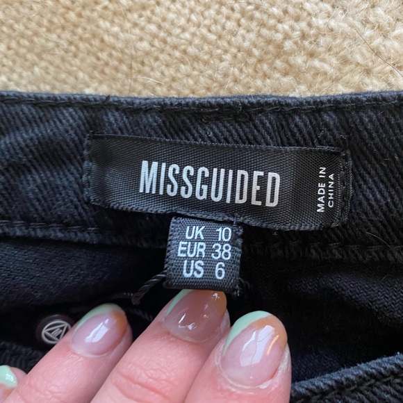 Black Missguided shorts - Picture 3 of 3